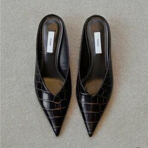 Toteme Sharp Croc Mules,40,Brown